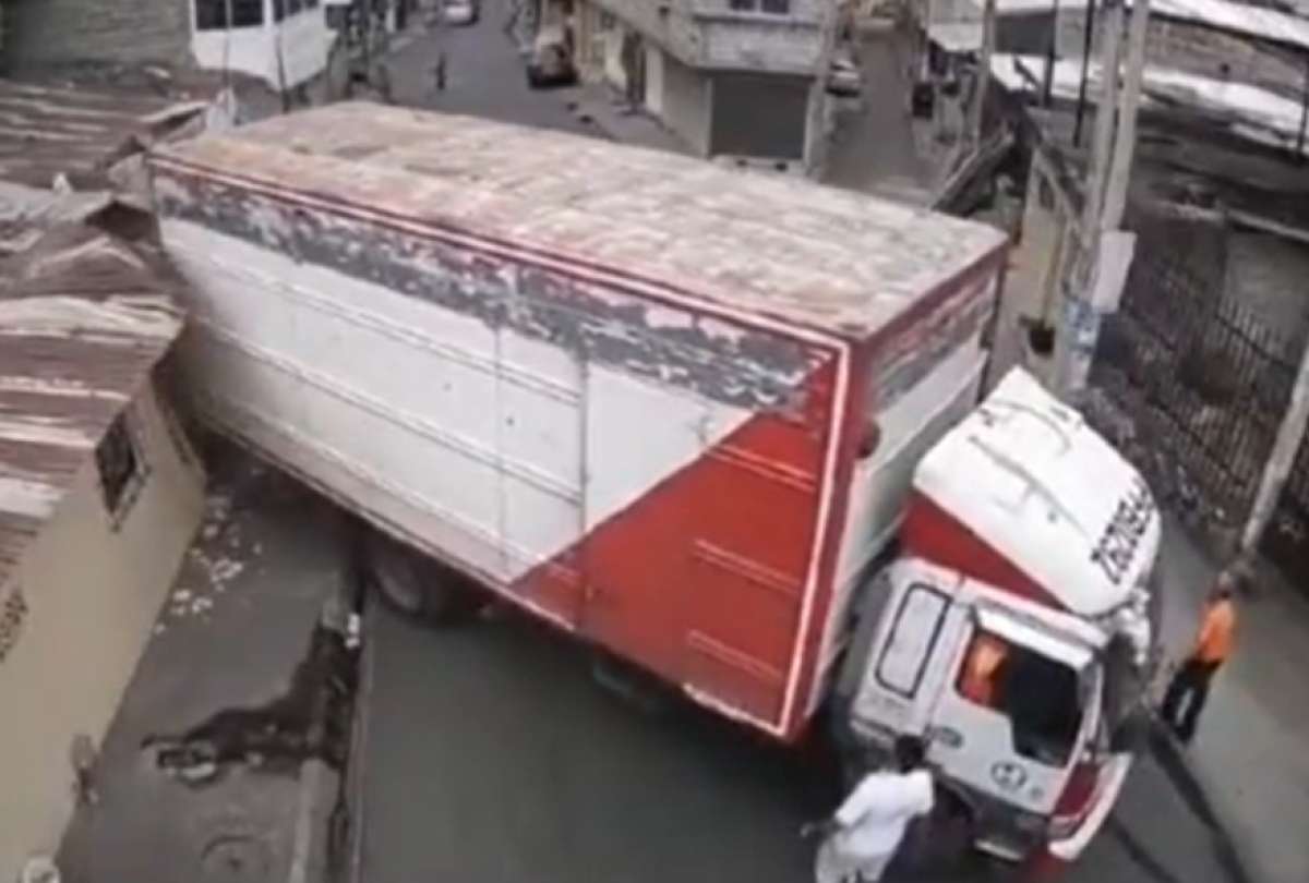 Un camión se estrelló contra una casa en Guayaquil