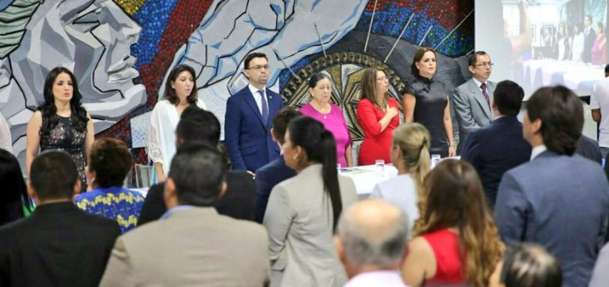Nueve asamble&iacute;stas de Manab&iacute; recibieron las cartas credenciales