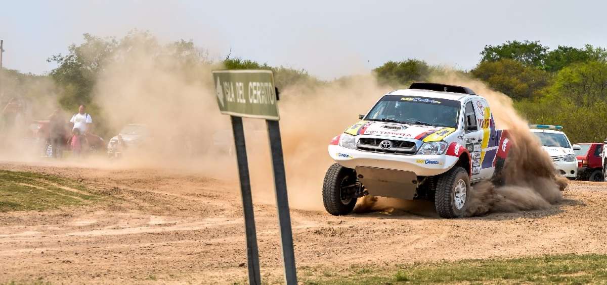 En este automotor, Sebasti&aacute;n Guayasam&iacute;n correr&aacute; por tercera ocasi&oacute;n el prestigioso rally Dakar, que este a&ntilde;o cubrir&aacute; rutas de Paraguay, Bolivia y Argentina. 