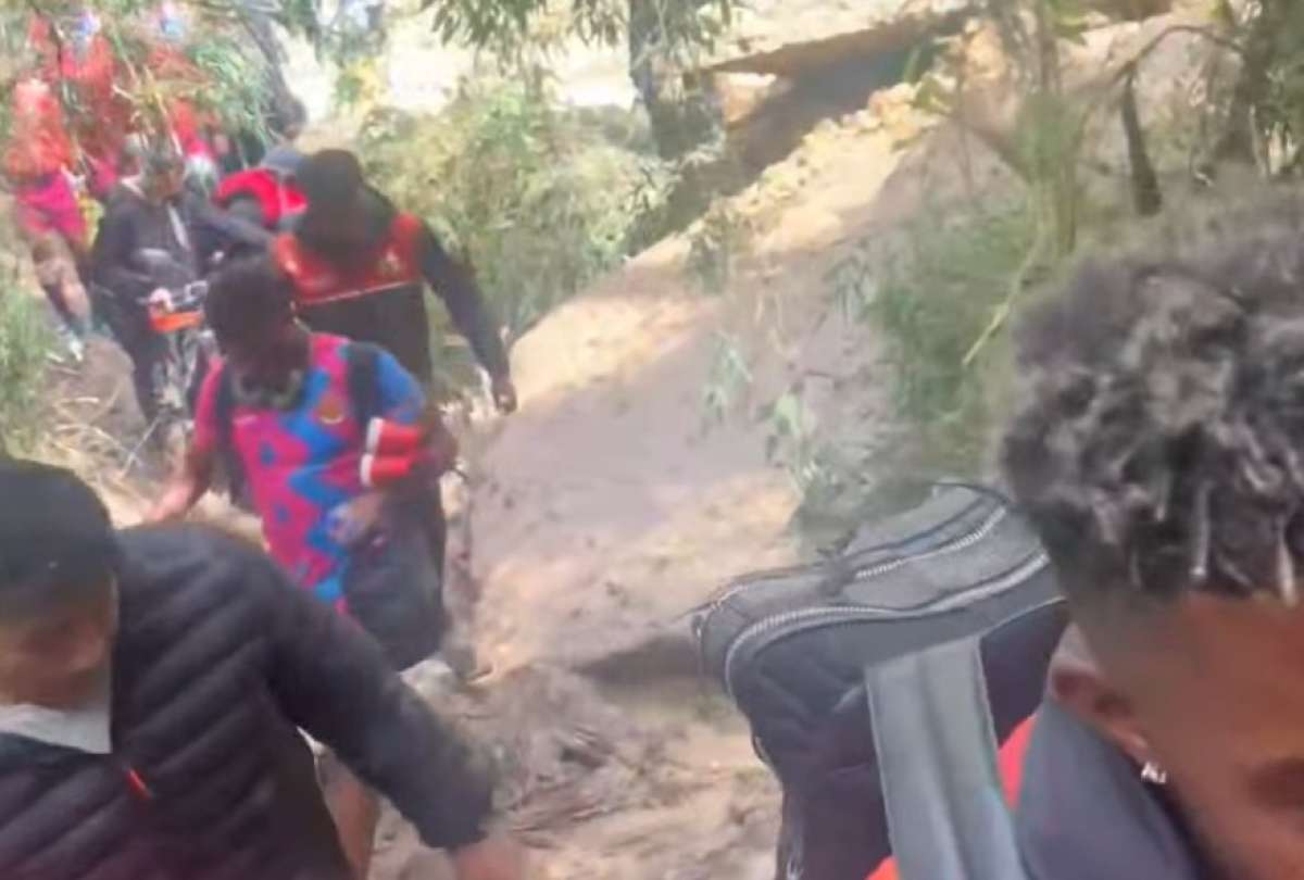 Los jugadores de Libertad tuvieron que cruzar por el monte para llegar a Cuenca