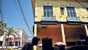 En el casco comercial de la ciudad se encuentran la mayor&iacute;a de las casas patrimoniales de Manta. Foto: Rodolfo P&aacute;rraga.