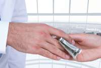 Dos instituciones firmaron un convenio para reforzar el control del lavado de activos en los registros públicos del Ecuador.