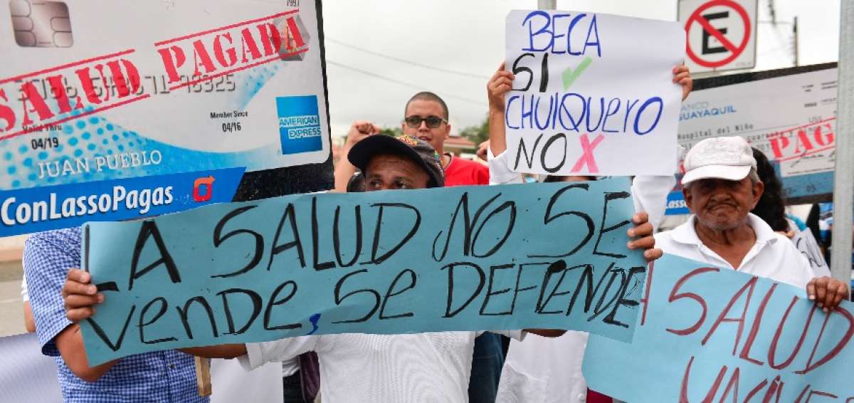 Ciudadanos protestaron este jueves en Guayaquil por el temor de que se puedan privatizar los servicios b&aacute;sicos en caso de que Guillermo Lasso llegue a Carondelet. 