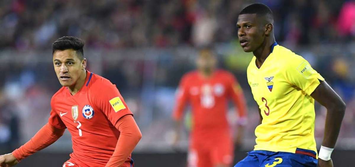 El zaguero nacional durante el partido en Chile. 