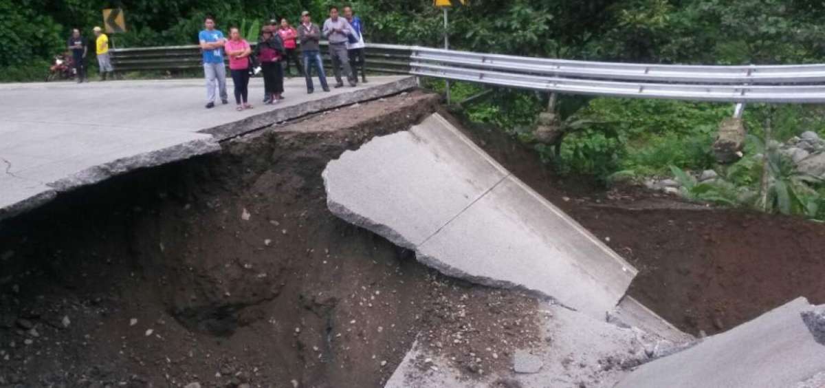 V&iacute;a Riobamba-Guayaquil cerrada por colapso de puente