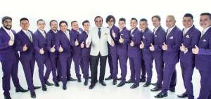 La orquesta Don Medardo y sus Players, con Mauricio Luzuriaga, (centro) plantea reinterpretar los temas que se volvieron cl&aacute;sicos con Medardo padre. 