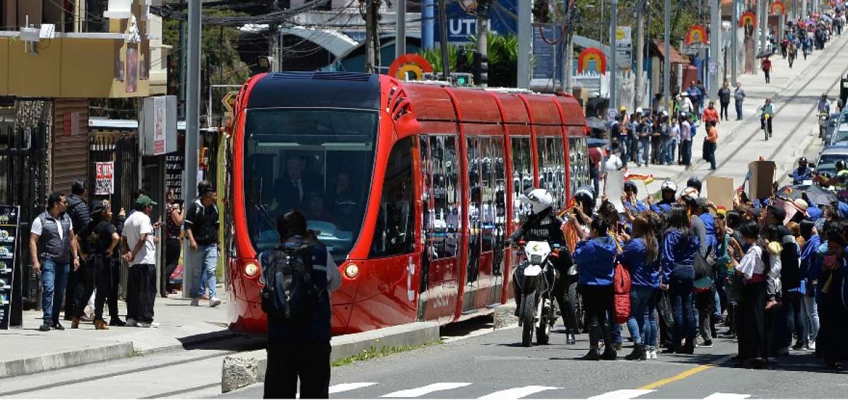 Tranv&iacute;a se moviliz&oacute; por primera vez con pasajeros por festejos en Cuenca