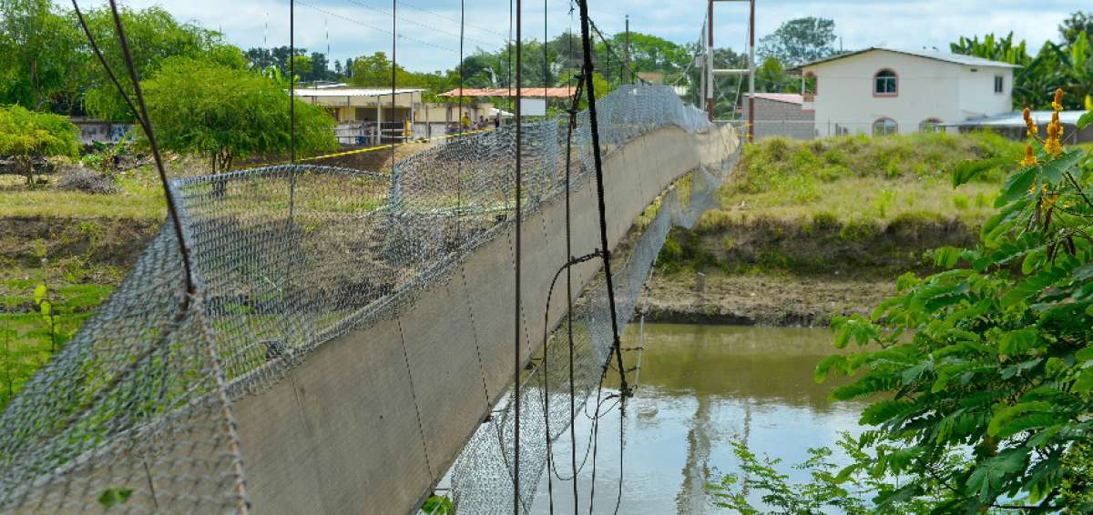 La Prefectura de Manab&iacute; desmonta el puente de cant&oacute;n Tosagua