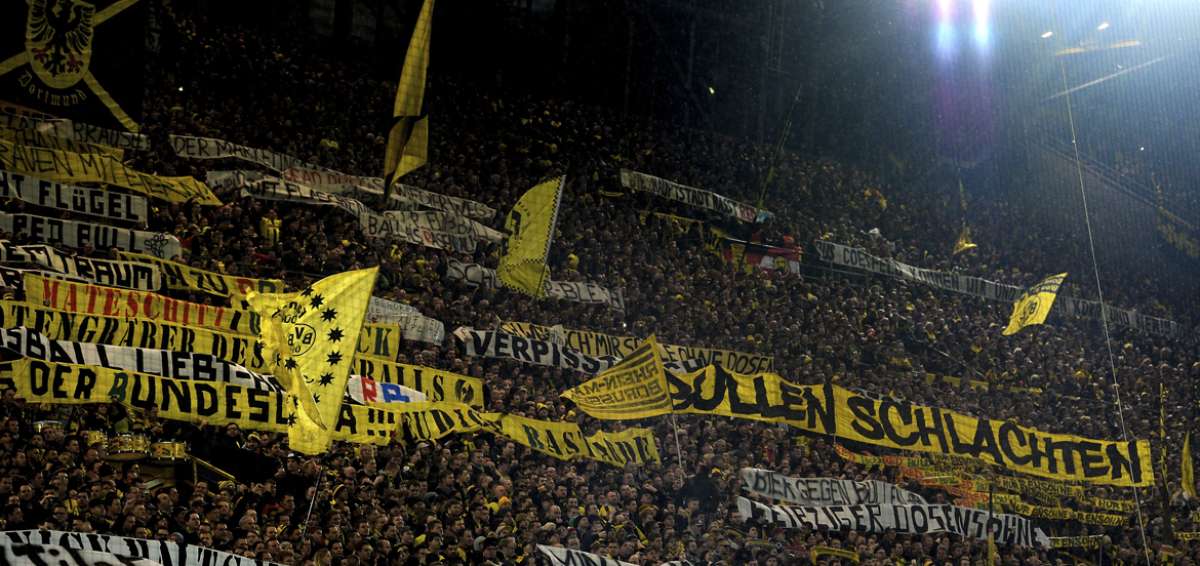 La Federaci&oacute;n Alemana cierra parte del estadio del Dortmund tras incidentes ante el Leipzig