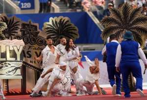 La cantante brasile&ntilde;a Anitta (C) act&uacute;a durante el espect&aacute;culo previo al partido inaugural del Mundial 2026 en Estados Unidos entre EE. UU. y Paraguay, en Los &Aacute;ngeles.