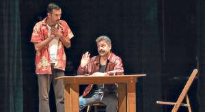 Los actores mexicanos Adri&aacute;n V&aacute;zquez, Austin Morgan, Hamlet Ram&iacute;rez y Rodrigo Hern&aacute;ndez interpretan &lsquo;M&aacute;s peque&ntilde;os que el Guggenheim&rsquo;. Foto: Fernando Machado/El Tel&eacute;grafo
