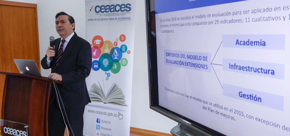 Francisco Cadena, presidente del Ceaaces, explic&oacute; los resultados de las primeras universidades evaluadas.