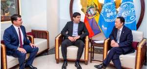 El ministro de Agricultura y Ganader&iacute;a, Xavier Lazo; el vicepresidente de Ecuador, Otto Sonnenholzner y el director General de la Organizaci&oacute;n de las Naciones Unidas para la Alimentaci&oacute;n y la Agricultura, FAO, QU Dongyu.