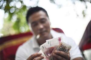 La reforma del mecanismo de fijaci&oacute;n del cambio del yuan frente al d&oacute;lar puede causar fluctuaciones de liquidez en el proceso de encontrar el equilibrio. Foto: AFP