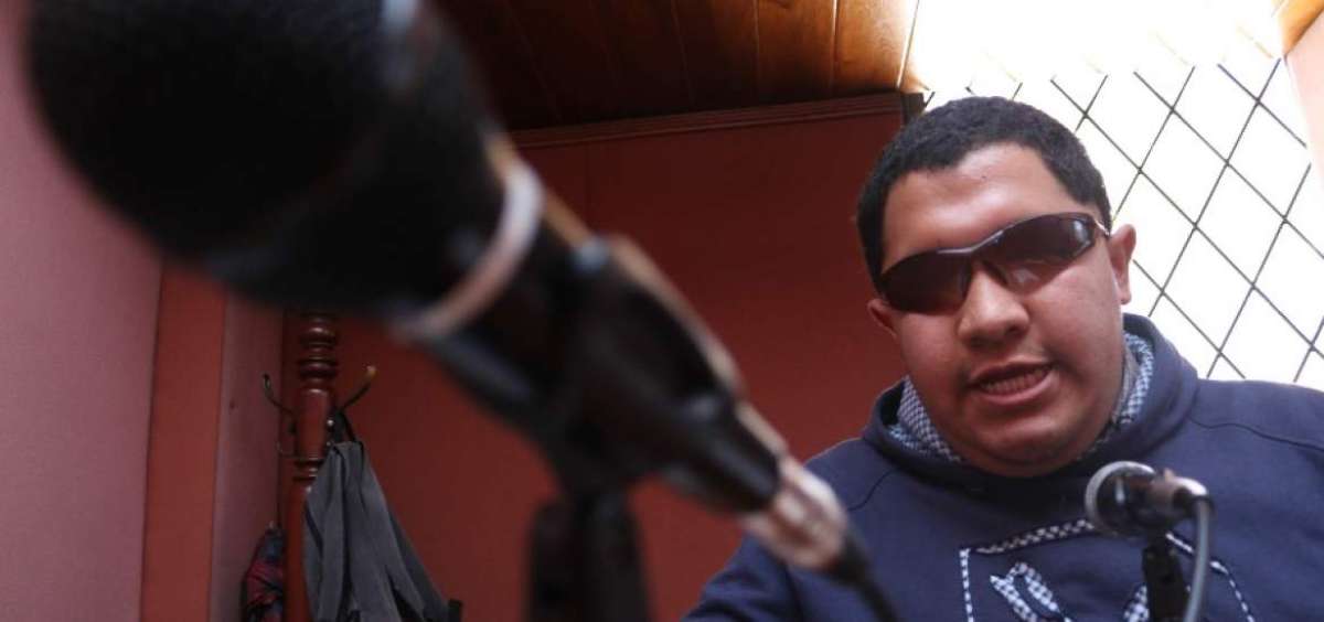 Adri&aacute;n Manzano se ha convertido en periodista deportivo, pese a sus problemas en la vista.