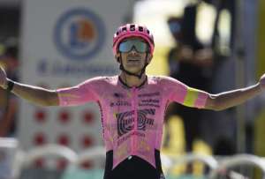 ¡Lo hizo! La &#039;Locomotora del Carchi&#039; consigue la victoria en la etapa 17 del Tour de Francia. 