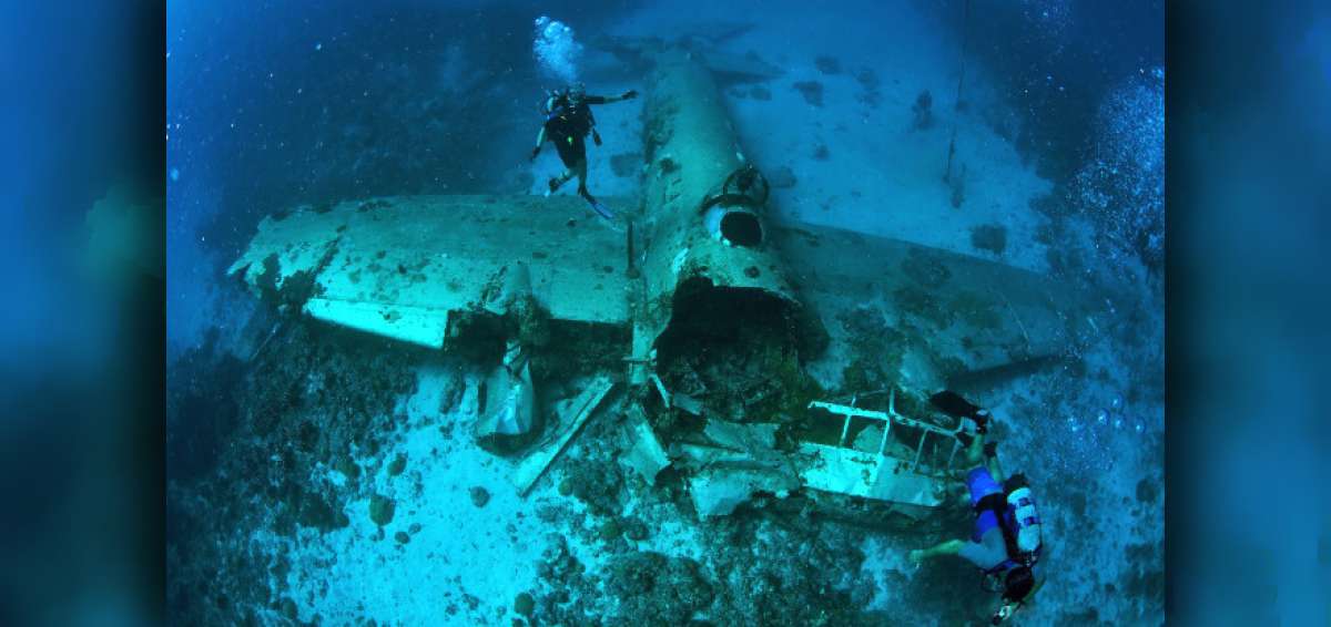 Laguna Truk, el mayor cementerio de barcos y restos b&eacute;licos