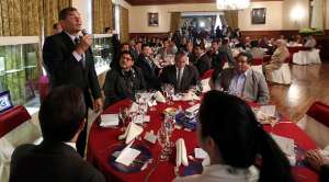 El presidente Rafael Correa almorz&oacute; hoy con los dirigentes del transporte urbano. Foto: Tomada de la Presidencia