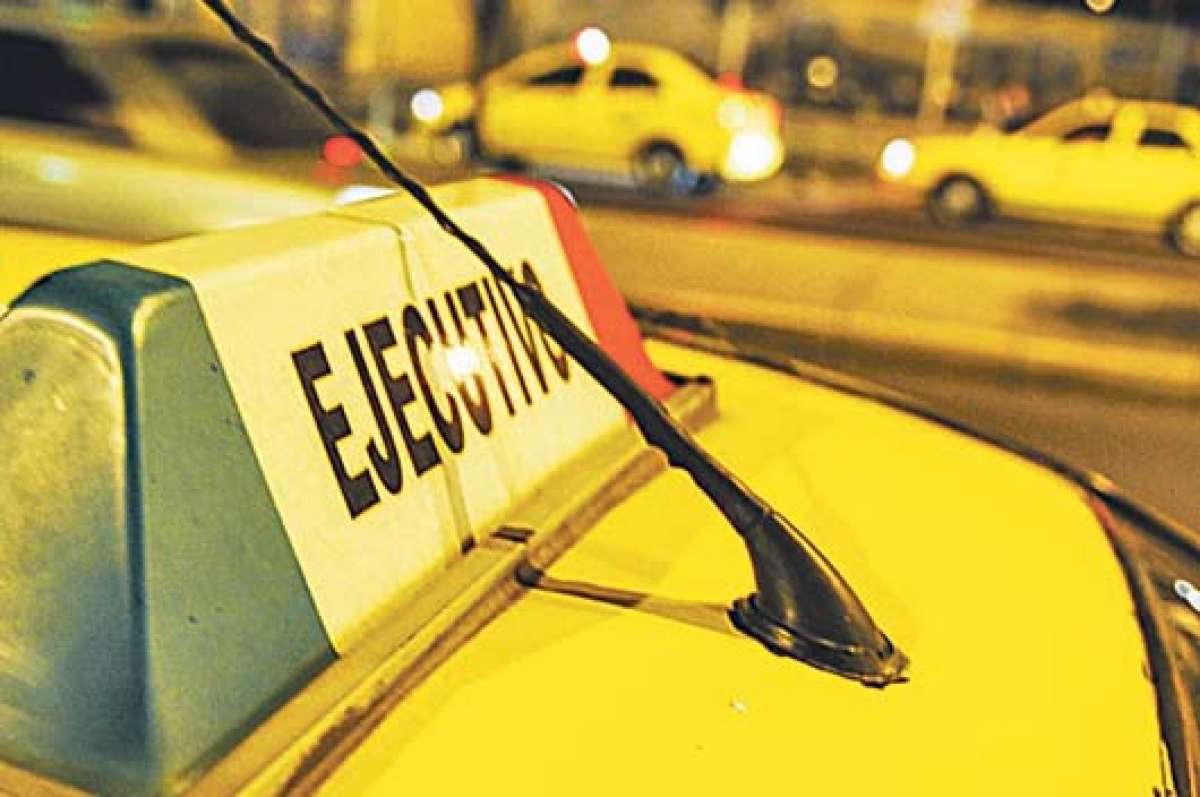 2.945 taxistas informales de Quito piden nueva regularizaci&oacute;n