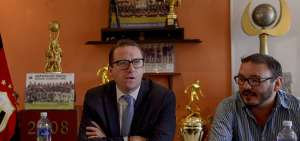 El presidente del club &ldquo;chulla&rdquo;, Juan Manuel Aguirre (i), dio a conocer las novedades del equipo para afrontar 2019.
