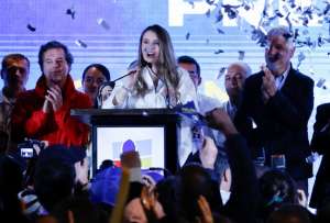 La senadora uribista Paloma Valencia es la candidata de la derecha en Colombia.