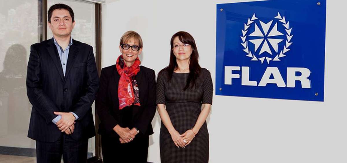 Diego Mart&iacute;nez, gerente del BCE; Ana Carrasquilla, presidente del FLAR, y Madeleine Abarca, viceministra de Finanzas de Ecuador.