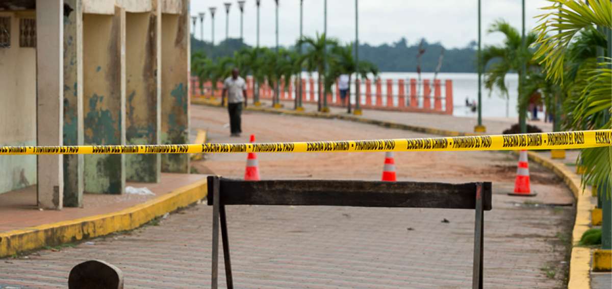 La cinta amarilla de Borb&oacute;n est&aacute; ubicada en el centro del malec&oacute;n donde estall&oacute; un artefacto casero que no dej&oacute; v&iacute;ctimas. La poblaci&oacute;n est&aacute; nerviosa por la violencia en la zona.