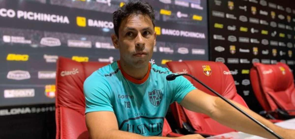 Oyola descarta su retiro del f&uacute;tbol y piensa seguir jugando en Barcelona