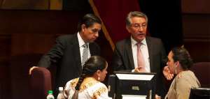 Mauricio Proa&ntilde;o, vicepresidente de la Comisi&oacute;n de Soberan&iacute;a Alimentaria (de pie a la derecha).