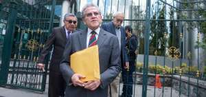 Integrantes de la Comisi&oacute;n Anticorrupci&oacute;n presentaron, ayer, en la Contralor&iacute;a la denuncia por presuntas irregularidades.