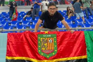 La bandera del Deportivo Cuenca se hizo tendencia en la capital austral por el Mundial