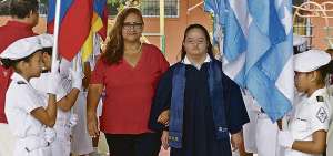 Los estudiantes de Fasinarm, de inicial y b&aacute;sica, estuvieron acompa&ntilde;ados por sus familiares en la ceremonia de graduaci&oacute;n.