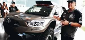Los participantes del rally Dakar, que iniciar&aacute; ma&ntilde;ana y ser&aacute; &iacute;ntegramente en Per&uacute;, presentaron sus autos.  
