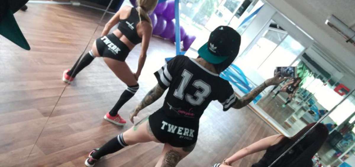 El paso principal del twerking se realiza con las piernas flexionadas, por ello son la parte del cuerpo que m&aacute;s se ejercita.