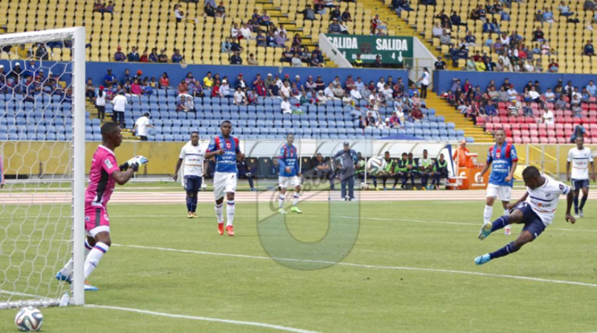 Rolando Ram&iacute;rez no pudo evitar la derrota del Quito. Foto tomada de @UCatolicaEC