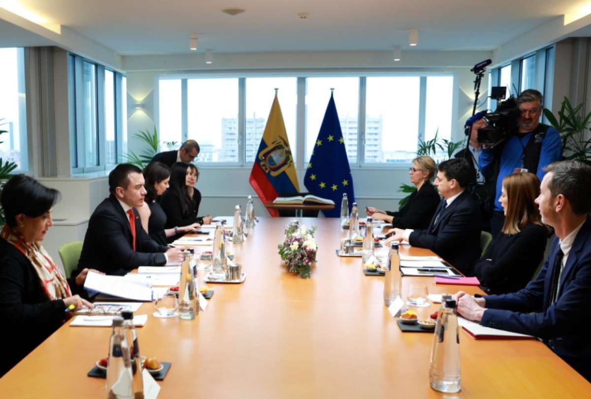 Daniel Noboa y su gabinete mantienen reuniones para tratar la exenci&oacute;n de la visa Schengen para ecuatorianos. 