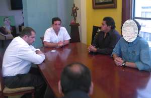 El gobernador Rolando Panchana dispuso que la denuncia contra el joven sea archivada. Foto: Gobernaci&oacute;n del Guayas