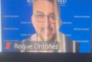 Pol&eacute;mica en el Pleno: asamble&iacute;sta corre&iacute;sta se conecta con una imagen de su cara 