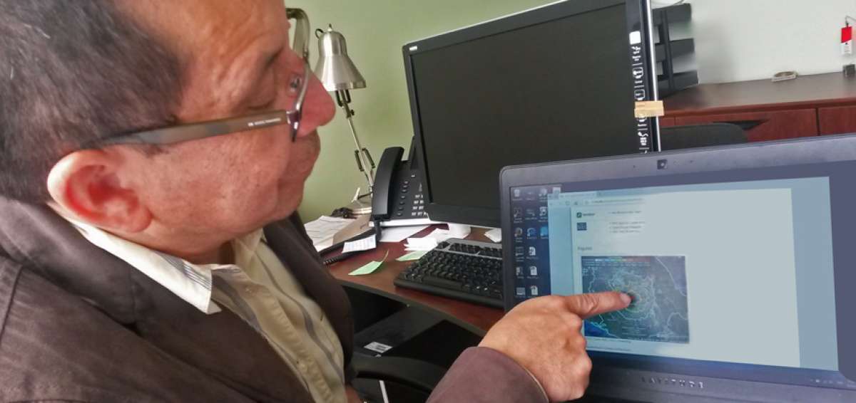 Mario Ruiz Romero, investigador y t&eacute;cnico del Instituto Geof&iacute;sico, durante su explicaci&oacute;n. 