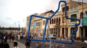La obra Suite Emotion de Alexander Guerra, ubicada en pleno malec&oacute;n habanero. Foto internet