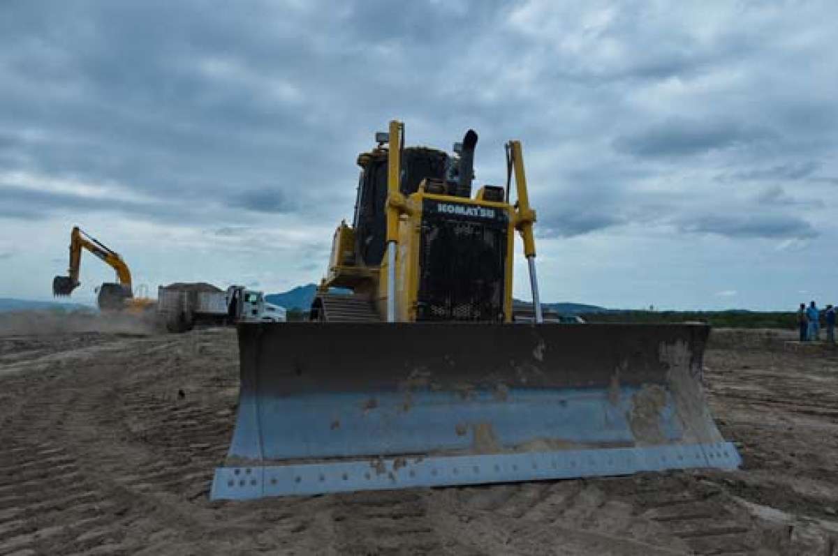 Ayer arrancaron los trabajos de adecuaci&oacute;n del terreno en donde se desarrollar&aacute; el proyecto habitacional &lsquo;Mi Primer Lote&rsquo;. Foto: Rodolfo P&aacute;rraga / El Tel&eacute;grafo