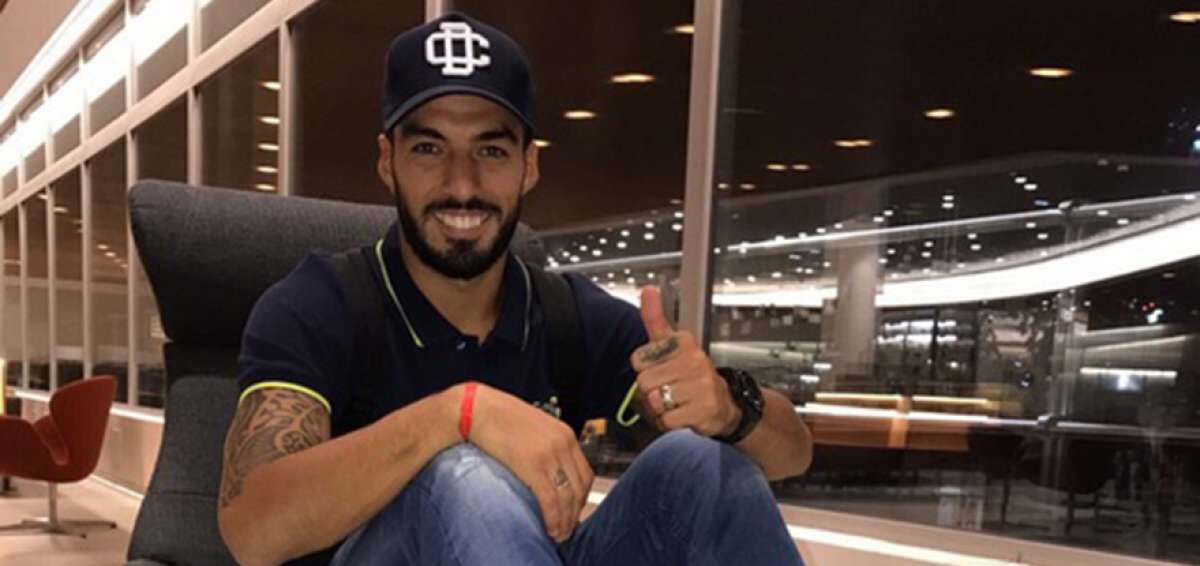 Luis Su&aacute;rez subi&oacute; una foto en sus redes sociales en el aeropuerto de Carrasco, a su llegada a Montevideo. 