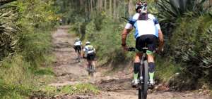 Usar ropa que se seque con facilidad es fundamental para realizar ciclismo de monta&ntilde;a, pues los recorridos suelen ser de varias horas.