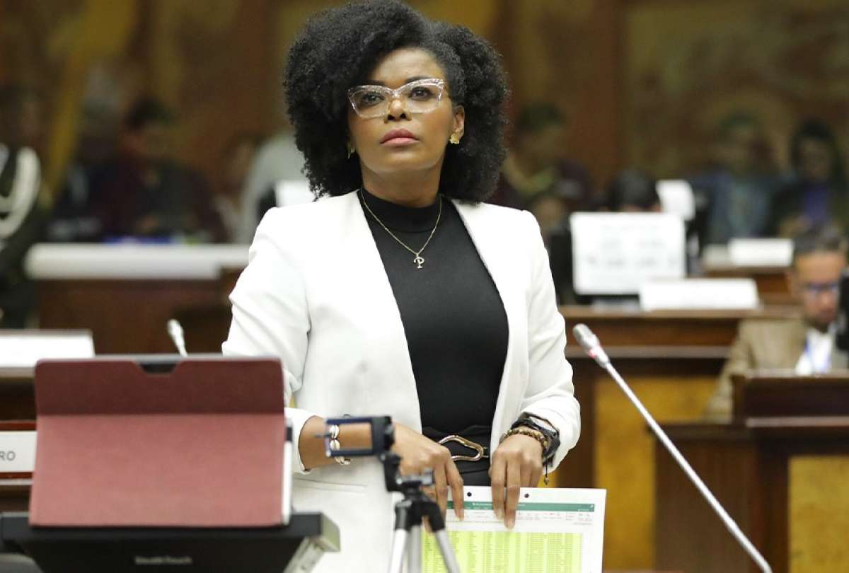 Paola Cabezas se habr&iacute;a desafiliado del corre&iacute;smo.