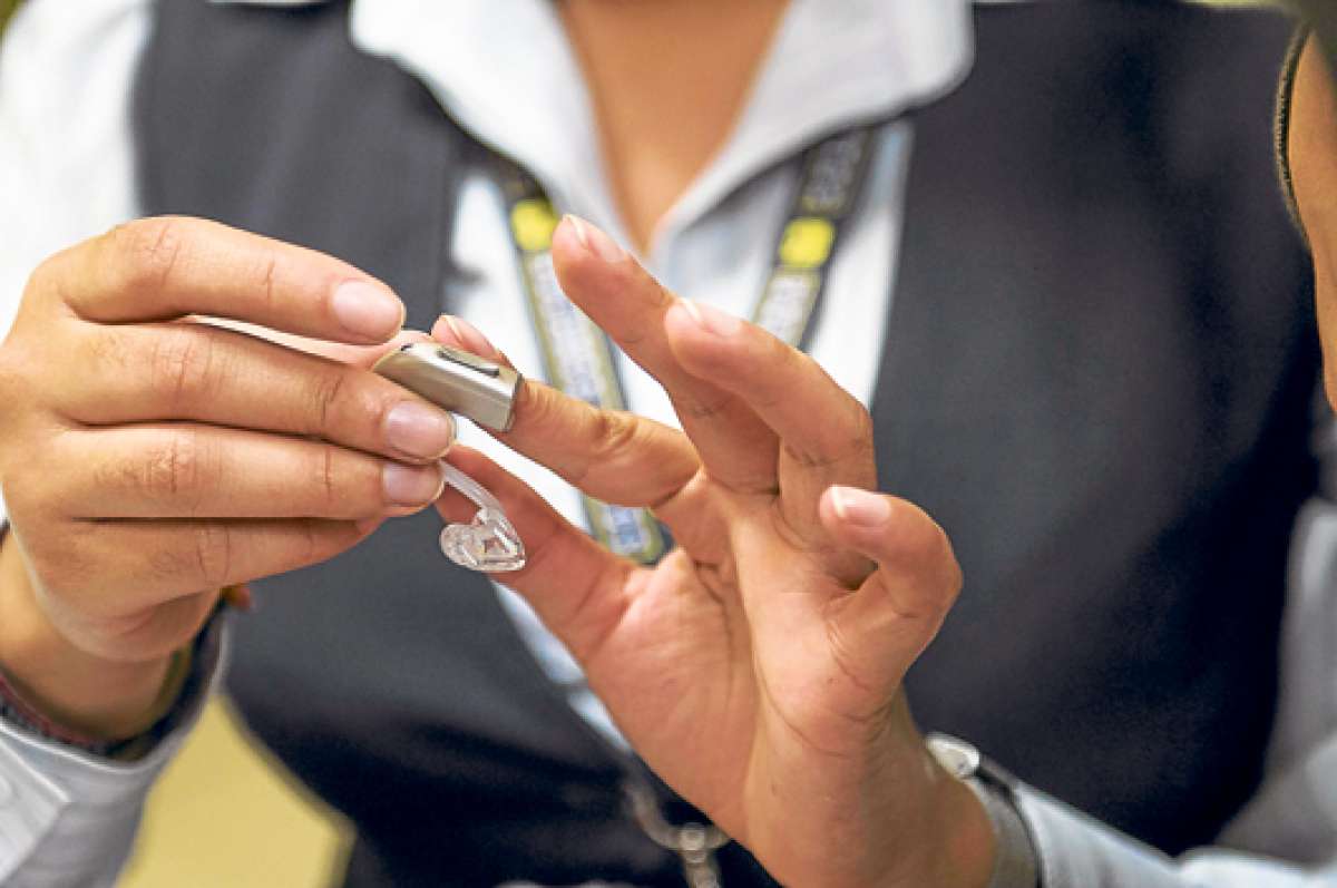 550 personas recibieron pr&oacute;tesis auditivas en Pichincha