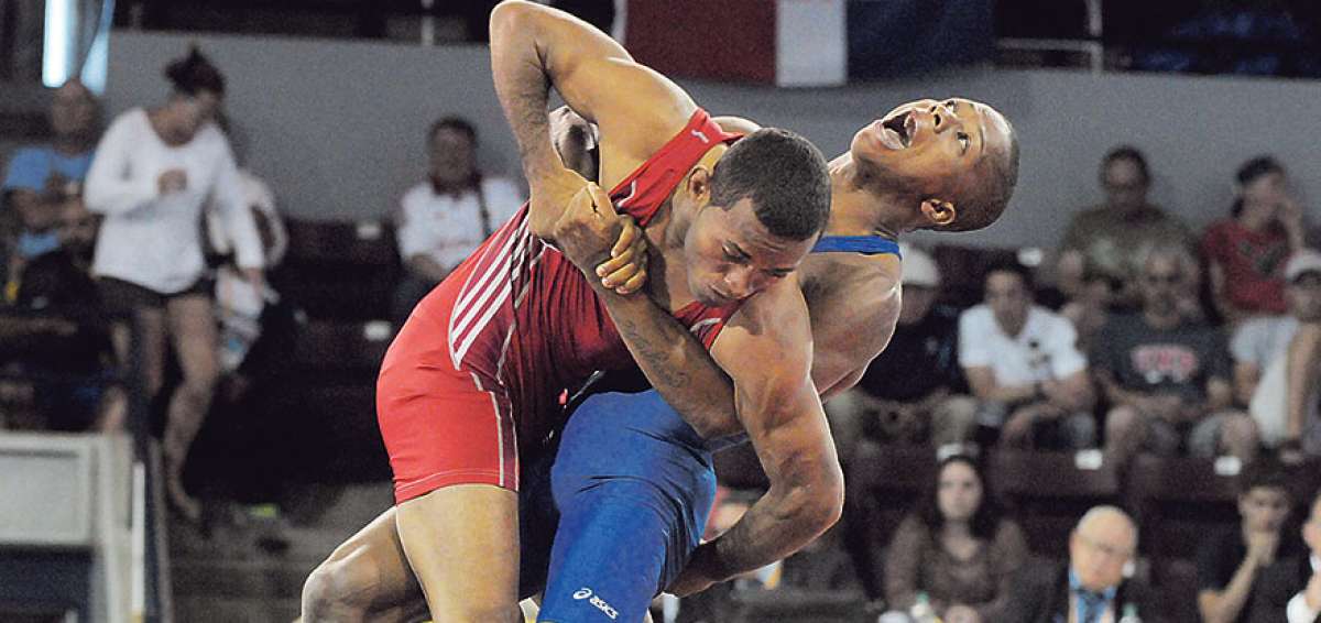 El ecuatoriano Andr&eacute;s Monta&ntilde;o (de azul) es el vigente campe&oacute;n panamericano de lucha grecorromana. 