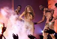 Shakira cantó en los MTV Video Music Awards.