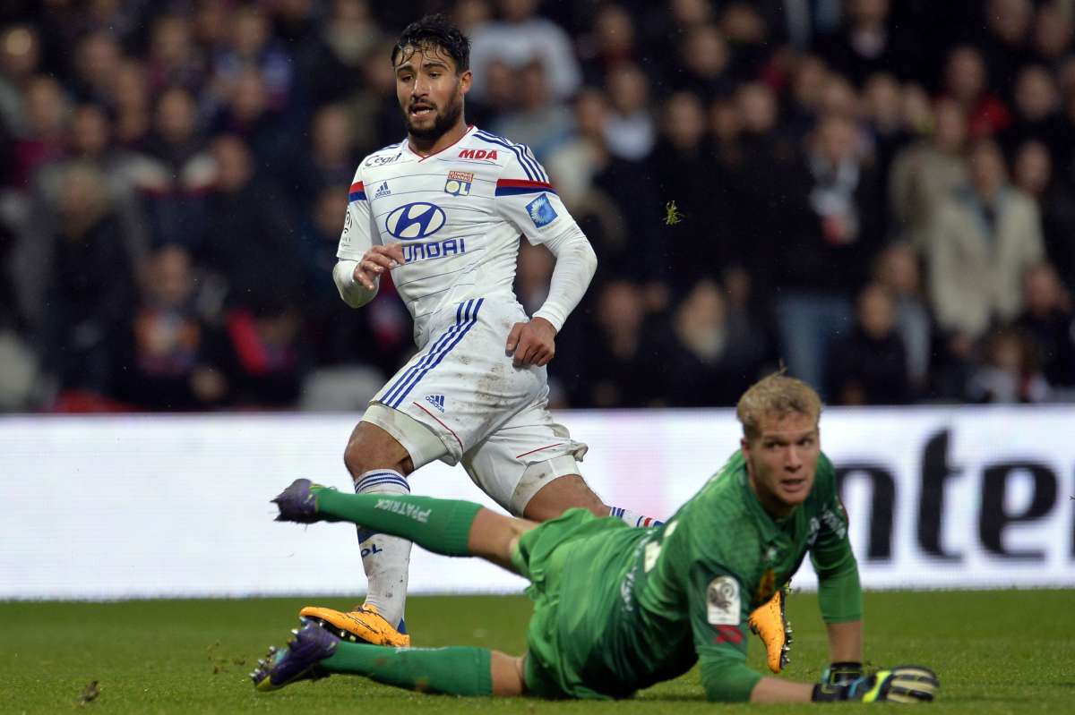 El delantero Nabil Fekir del Olympique Lyon mientras anota uno de sus goles. Foto: AFP