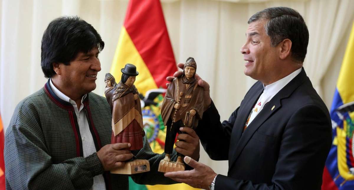 El presidente Rafael Correa se reuni&oacute; con su hom&oacute;logo Evo Morales a su llegada a Bolivia. Foto: Cortes&iacute;a Presidencia de la Rep&uacute;blica