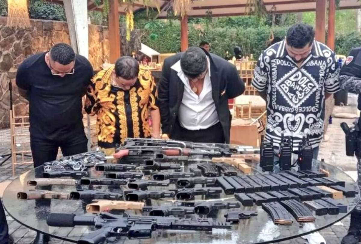 La Policía Nacional decomisó 40 armas de fuego en la 'narcofiesta' realizada en la Vía a la Costa.